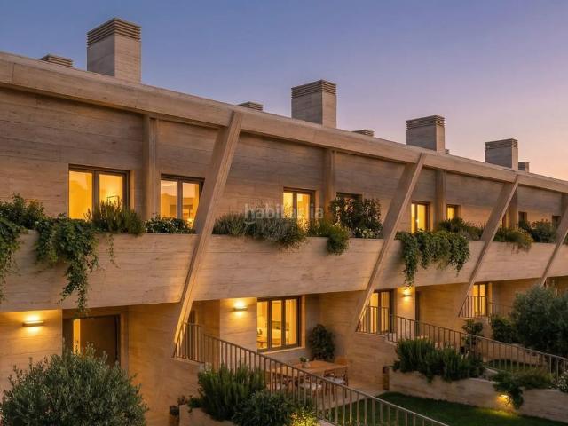 Casa adosada en venta en San Fernando de Henares, Montserrat Parque Empresarial. Chalet adosado San Fernando de Henares, Madrid. Casas adosadas San Fernando de.