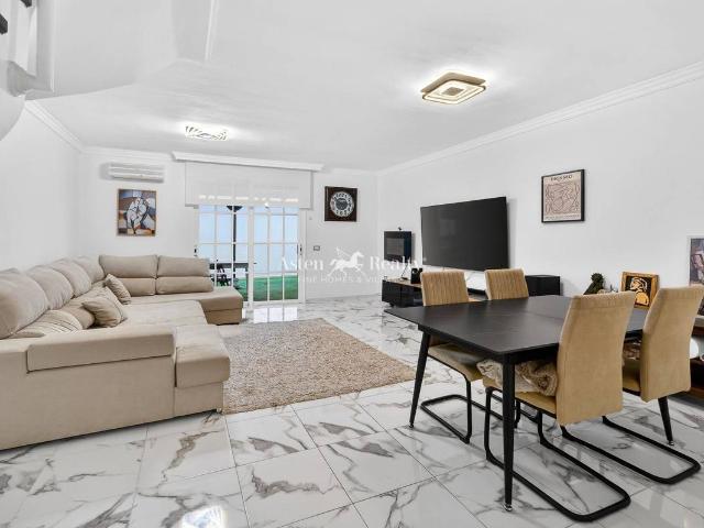 Casa adosada en Venta en San Isidro