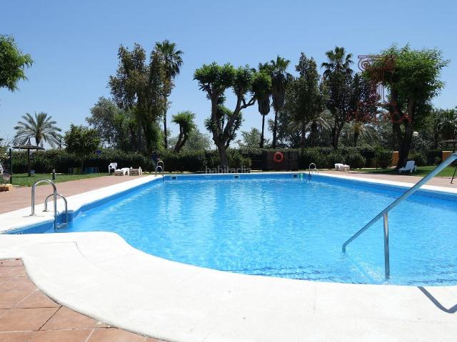 Casa adosada en venta en San Juan de Aznalfarache, Barrio Bajo. Dúplex con piscina en Balcon del Rio, San Juan de Aznalfarache. Casas adosadas San Juan de.