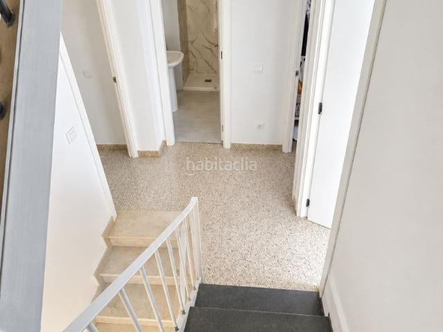 Casa adosada en venta en San Jose de la Rinconada. ADOSADO DE 118 M² CON PATIO, TERRAZA, GARAJE Y AMPLIA BUHARDILLA EN LA RINCONADA. Casas adosadas San Jose de la.