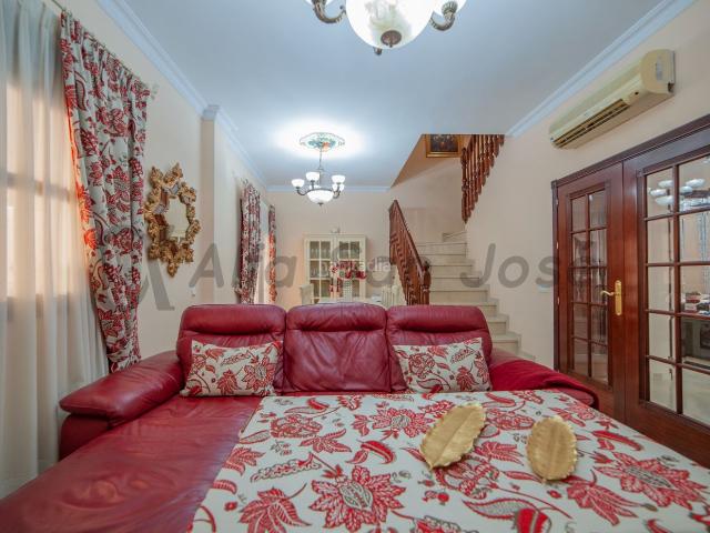 Casa adosada en venta en San Jose de la Rinconada. CASA ADOSADA EN BARRIADA SANTA CRUZ. SAN JOSÉ DE LA RINCONADA. Casas adosadas San Jose de la.