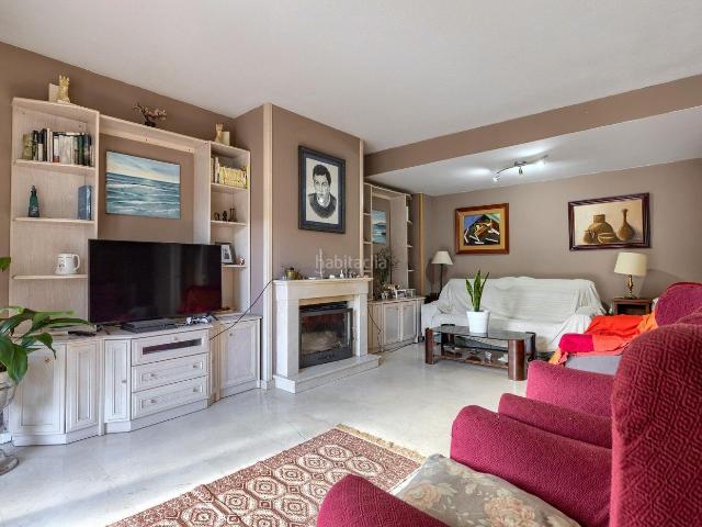 Casa adosada en venta en San Lorenzo de El Escorial, La Pizarra. Amplio adosado con gran potencial en La Pizarra, naturaleza y calidad de vida. Casas adosadas San Lorenzo de El.