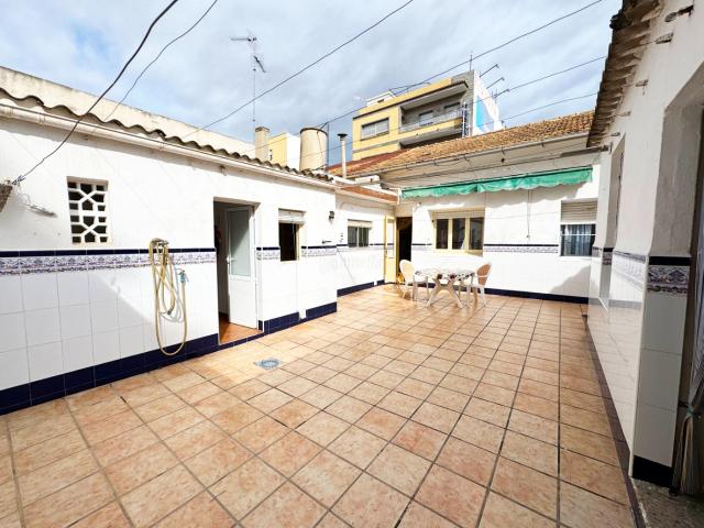 Casa adosada en venta en San Pedro del Pinatar, San Pedro del Pinatar. Planta baja con garaje y patio en pleno centro de San Pedro del Pinatar. Casas adosadas San Pedro del.