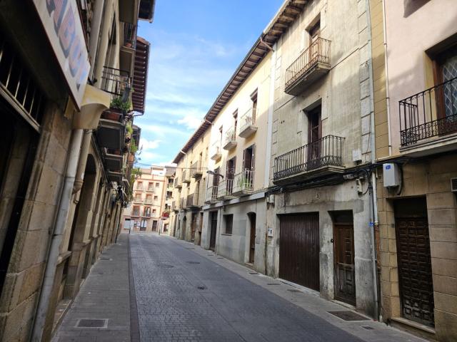 Casa adosada en venta en Sangüesa. CASA PARA REFORMA INTEGRAL PERFECTA PARA PROMOTORES. Casas adosadas.