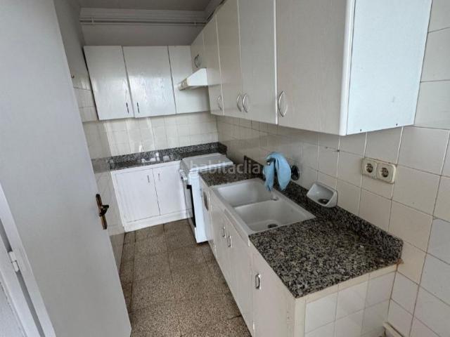 Casa adosada en venta en Sant Vicenç de Castellet. Se vende edificio para inversores. Casas adosadas Sant Vicenç de.