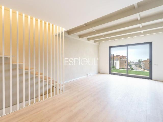 Casa adosada en venta en Sant Andreu de Llavaneres, El Balís. Casa adosada de obra nueva con piscina comunitaria frente al Port Balís, en Sant Andreu de Llavaneres. Casas adosadas Sant Andreu de.