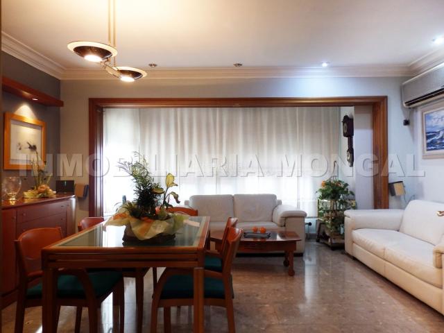 Casa adosada en venta en Sant Boi de Llobregat, Marianao. CASA UNIFAMILIAR EN PLENO NUCLEO URBANO. Casas adosadas Sant Boi de.