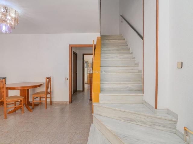 Casa adosada en venta en Sant Boi de Llobregat, Vinyets Molí Vell. Casa unifamiliar en Plaza Catalunya. Espacio, luz y calidad de vida para disfrutar en familia. Casas adosadas Sant Boi de.