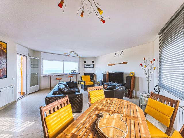 Casa adosada en venta en Sant Cebrià de Vallalta. Casa adosada con vistas al mar, piscina y chimenea. Casas adosadas Sant Cebrià de.
