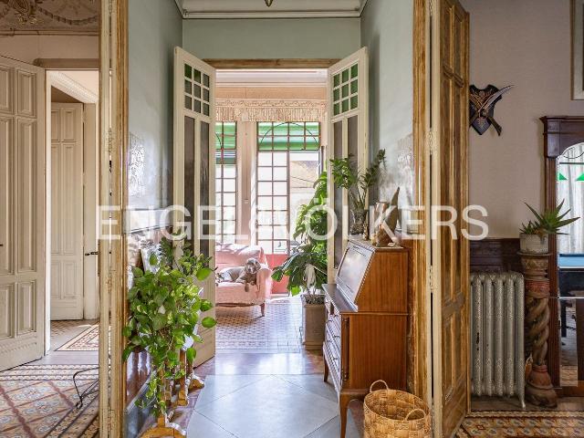 Casa adosada en venta en Sant Celoni. Encanto histórico y elegancia atemporal en pleno centro de Sant Celoni. Casas adosadas Sant.