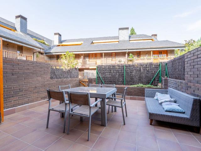 Casa adosada en venta en Sant Cugat del Vallès, Arxiu. ACOLLIDORA AMB MOLTA LLUM, TERRASSA, PISCINA I PARKING. Casas adosadas Sant Cugat del.