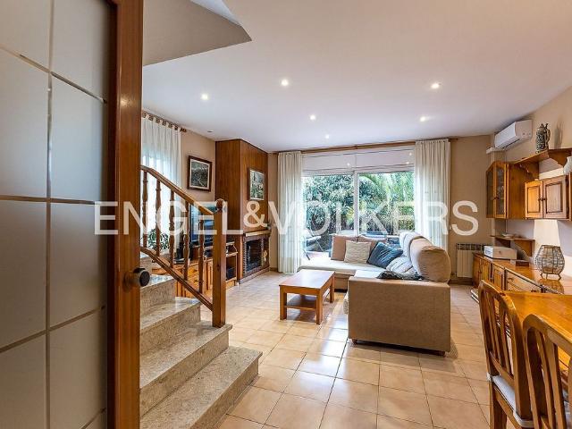 Casa adosada en venta en calle De Vilafranca, Sant Cugat del Vallès, de 190 m² 4 habitaciones por 795.000