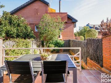 Casa adosada en venta en Sant Cugat del Vallès, Eixample. Chalet Adosado en Eixample. Casas adosadas Sant Cugat del.
