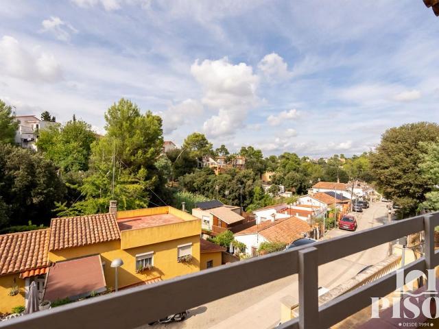 Casa adosada en venta en Sant Cugat del Vallès, La Floresta. Casa con jardín y apartamento independiente con rentabilidad en La Floresta. Casas adosadas Sant Cugat del.