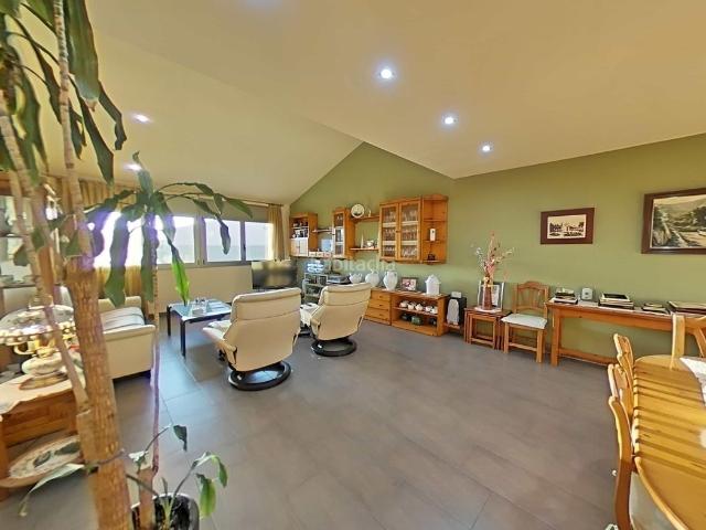 Casa pareada en venta en Sant Cugat Sesgarrigues. Centre de la població. Casas pareadas Sant Cugat.