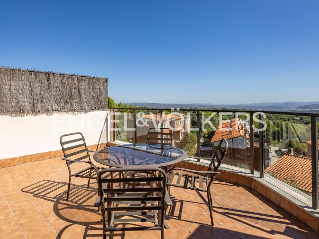 Casa adosada en venta en Sant Esteve Sesrovires. Exclusiva casa adosada en un entorno residencial premium. Casas adosadas Sant Esteve.