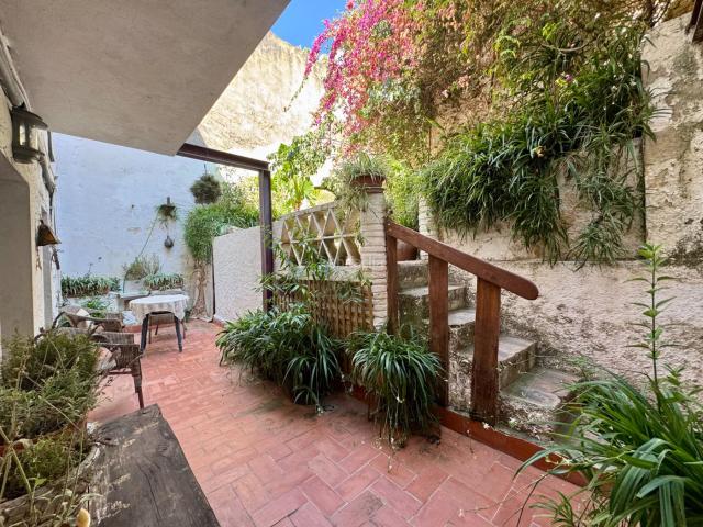Casa adosada en venta en Sant Feliu de Guíxols, Eixample Costa Brava. CASA EN VENTA ADOSADA. ENCANTO HISTORICO Y MODERNIDAD EN EL CENTRO. Casas adosadas Sant Feliu de.
