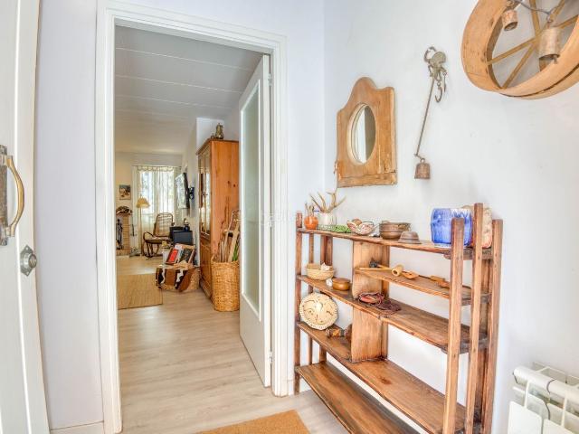 Casa adosada en venta en Sant Feliu de Guíxols, Eixample Costa Brava. Casa esquinera con encanto y terraza privada en pleno centro de Sant Feliu de Guíxols. Casas adosadas Sant Feliu de.