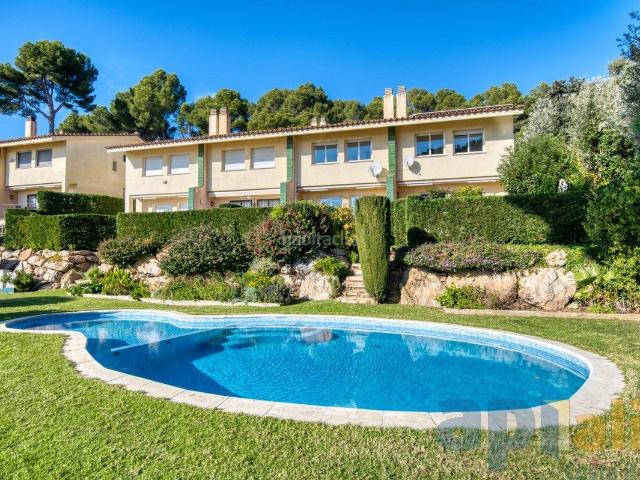 Casa adosada en venta en Sant Feliu de Guíxols, Puntabrava Port Salvi Costa Brava. CASA ADOSADA CON VISTAS A MAR Y PISCINA LICENCIA TURISTICA. Casas adosadas Sant Feliu de.
