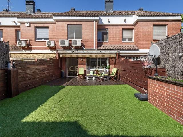 Casa adosada en venta en Sant Joan Despí, Centre. Presentamos esta exclusiva casa adosada en Sant Joan Despí. Casas adosadas Sant Joan.