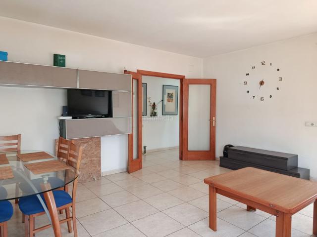 Casa adosada en venta en Sant Julià de Ramis. Casa aparellada cantonera a Sant Julià de Ramis. Casas adosadas Sant Julià de.