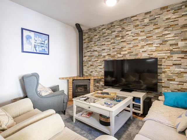 Casa adosada en venta en Sant Julià de Ramis. EXCLUSIVA APIALIA. SANT JULIÀ DE RAMIS. Us presentem aquesta casa adossada de dues plantes, situada en una zona residencial tranqu. Casas adosadas Sant.