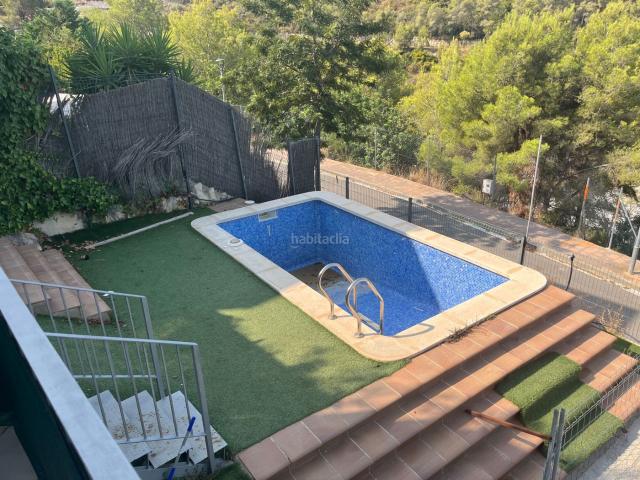 Casa adosada en venta en Sant Pere de Ribes, Mas Alba. Preciosa casa adosada en inmejorable ubicación que necesita de actualización. Casas adosadas Sant Pere de.