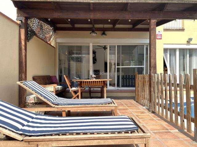 Casa adosada en venta en Sant Pere Pescador Costa Brava. Casa adosada con piscina privada en el centro de Sant Pere Pescador. Casas adosadas Sant Pere.