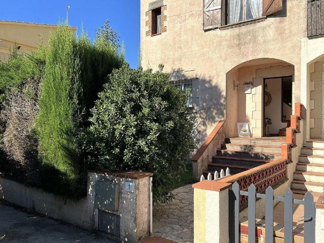 Casa adosada en venta en Sant Pere Pescador, de 126 m² 3 habitaciones por 249.000