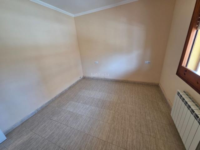 Casa adosada en venta en Sant Sadurní d´Anoia. Casa con dos pisos en Sant Sadurní. 2 pisos independientes. Casas adosadas Sant Sadurní.