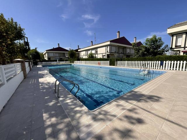 Casa adosada en Venta en Santo Domingo de la Calzada