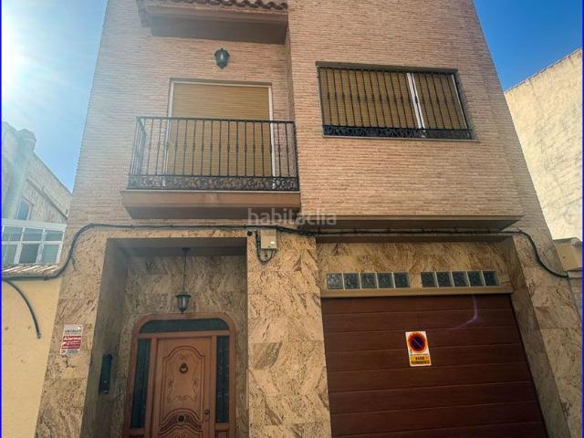 Casa adosada en venta en Santomera. Amplia Casa en el Centro de Santomera Oportunidad Única por 320,000. Casas adosadas.