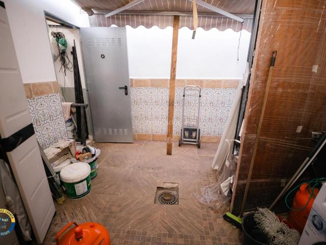 Casa adosada en venta en Santos de Maimona Los. Casa de dos plantas adosada luminosa, espaciosa y tranquila, en Río Záncara. Casas adosadas Santos de Maimona.