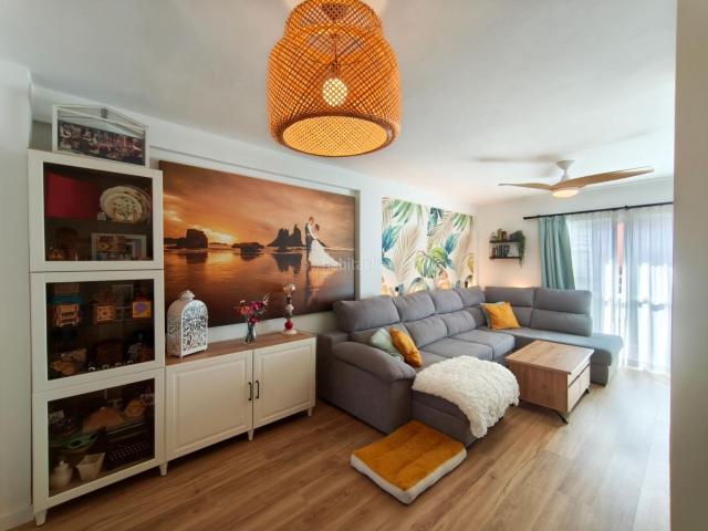 Casa adosada en venta en Santa Cruz de Tenerife, La Gallega. Amplio chalet adosado en La Gallega, distribuido en cuatro plantas. Casas adosadas Santa Cruz de.