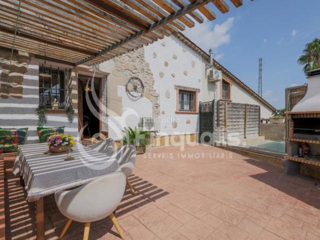 Casa adosada en venta en Santa Eulàlia de Ronçana. MASIA REFORMADA CON PISCINA. Casas adosadas Santa Eulàlia de.