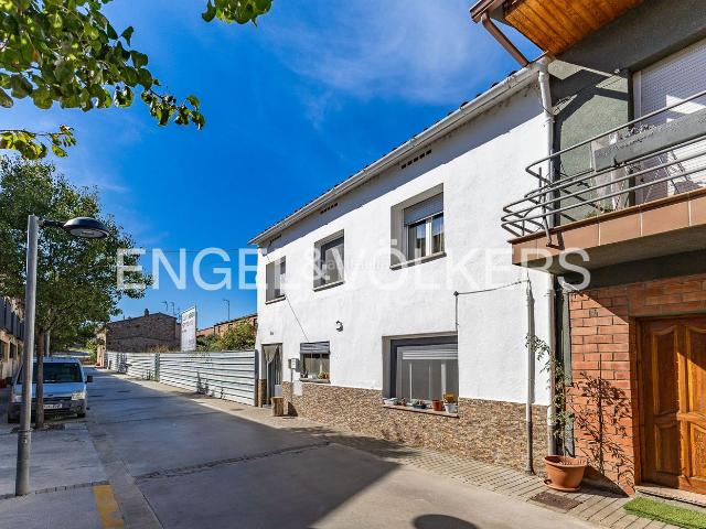 Casa adosada en venta en Santa Eulàlia de Ronçana. Amplia casa en Santa Eulàlia de Ronçana. Casas adosadas Santa Eulàlia de.