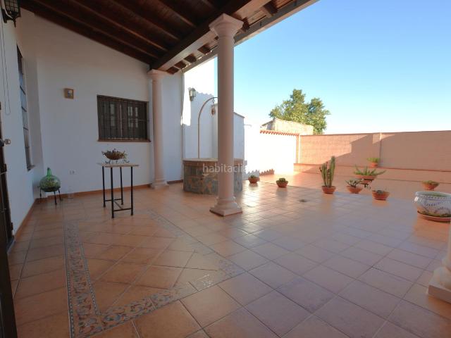 Casa adosada en venta en Santa Olalla del Cala. PREMIERE SERVICIOS INMOBILIARIOS le ofrece espectacular edificio muy bien ubicado e ideal para alquiler rural. Casas adosadas Santa Olalla del.