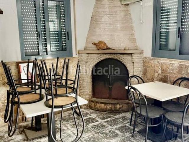 Casa adosada en venta en Santa Margarida de Montbui. Casa amb local comercial preparat per a bar al Barri del Pi Santa Margarida de Montbui. Casas adosadas Santa Margarida de.
