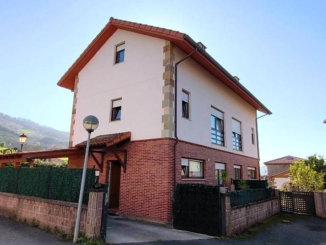 Casa adosada en Venta en Santa María de Cayón