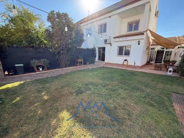 Casa adosada en Venta en Santa María Pio XII