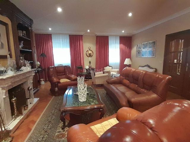 Casa adosada en venta en Santa Marta de Tormes. Adosado en venta en Urbanización Valdelagua, 6 dormitorios. Casas adosadas Santa Marta de.