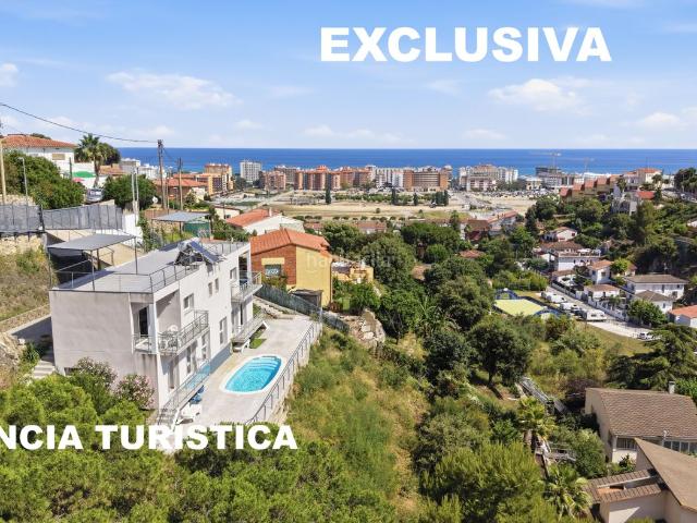 Casa adosada en venta en Santa Susanna. ¡EXCLUSIVA! CASA ADOSADA CON LICENCIA TURÍSTICA Y VISTAS AL MAR. Casas adosadas Santa.