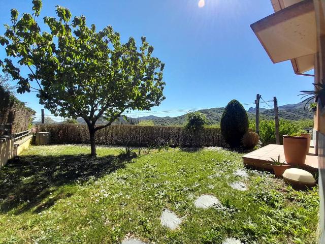 Casa adosada en Venta en Santa Pau