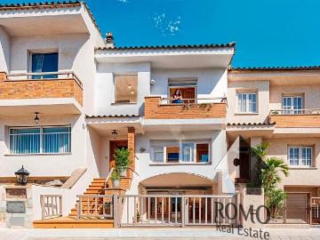 Casa adosada en Venta en Santa Perpètua de Mogoda