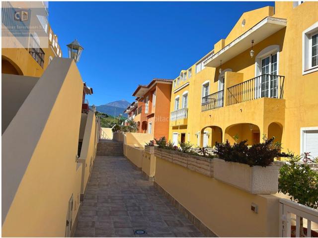 Casa adosada en venta en Santa Úrsula, La Quinta. Adosado de 3 dormitorios con piscina comunitaria en La Quinta, Santa Úrsula. Casas adosadas Santa.