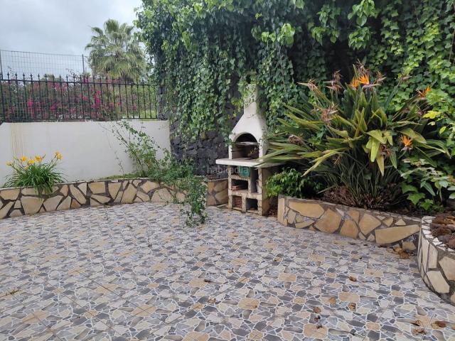 Casa adosada en venta en Santa Úrsula, La Quinta. Magnífico adosado en esquina con jardín y terraza. Casas adosadas Santa.