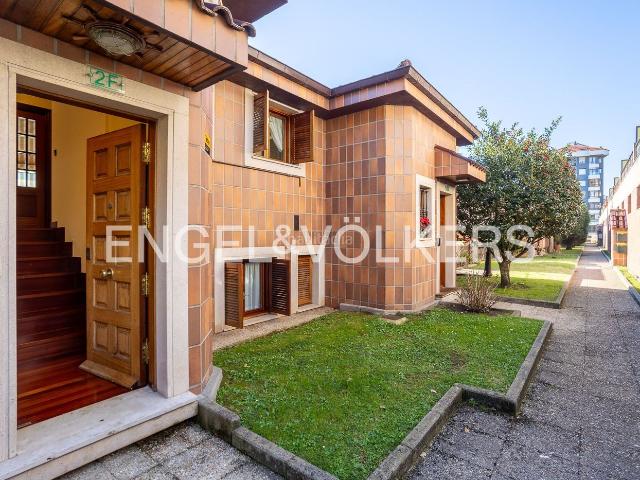 Casa adosada en venta en Santander, Valdenoja. Excepcional vivienda pareada en Valdenoja. Casas adosadas.