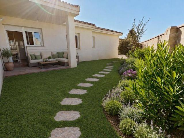 Casa adosada en Venta en Santiuste de San Juan Bautista