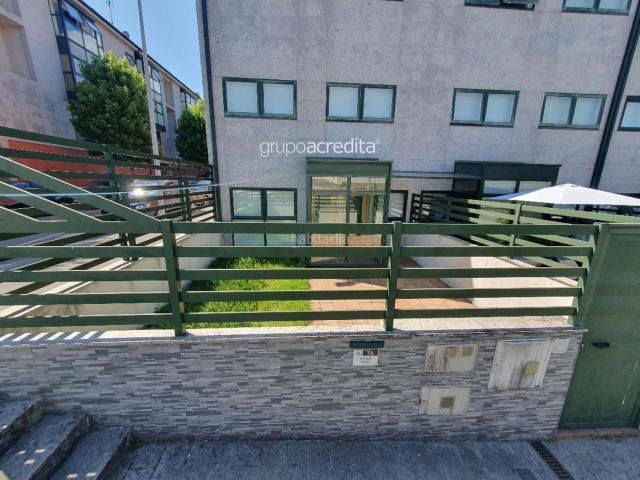 Casa adosada en venta en Santiago de Compostela, Campus Norte San Caetano. Se vende vivienda unifamiliar adosada con jardín y terraza en la zona norte de Santiago de Compostela. Casas adosadas.