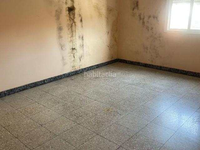 Casa adosada en venta en Santiago de Compostela, Campus Sur Santa Marta. SE VENDE CASA ADOSADA EN VIDAN QUE SE PUEDE DIVIDIR EN VARIAS VIVIENDAS, EDIFICIO GRANDE, EN LA PLANTA DE ABAJO HAY 3.